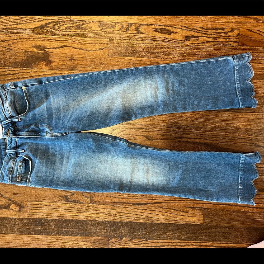 Frame Le crop denim boot jean with scallop. Size 25. High waisted.